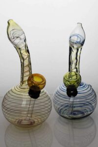 21ad4df4-1a8a-45c2-9bc2-e98c9b3a380c 6" changing color glass water bong