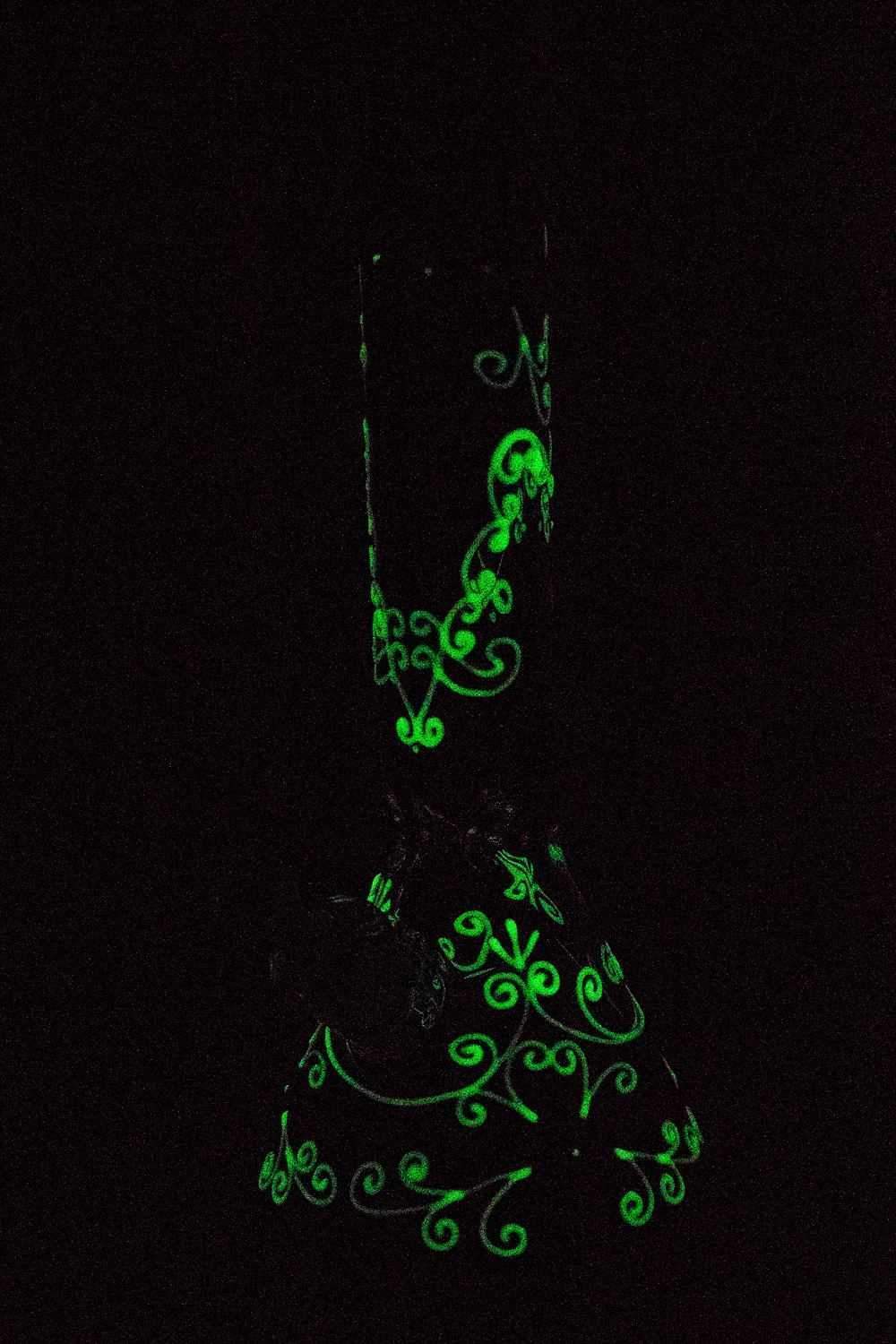 4225dc0b-8497-4740-be4f-600c9b43a57c 13" Luminous heavy glass flower artwork beaker bong