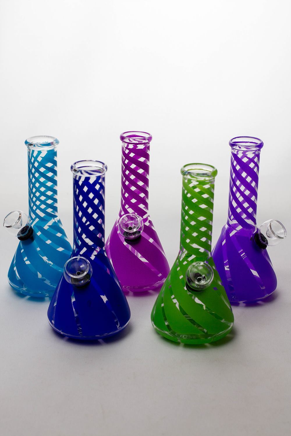 6b699b71-d8bd-4e5e-b7e2-a18695b82b5c 6" conical base glass water bong