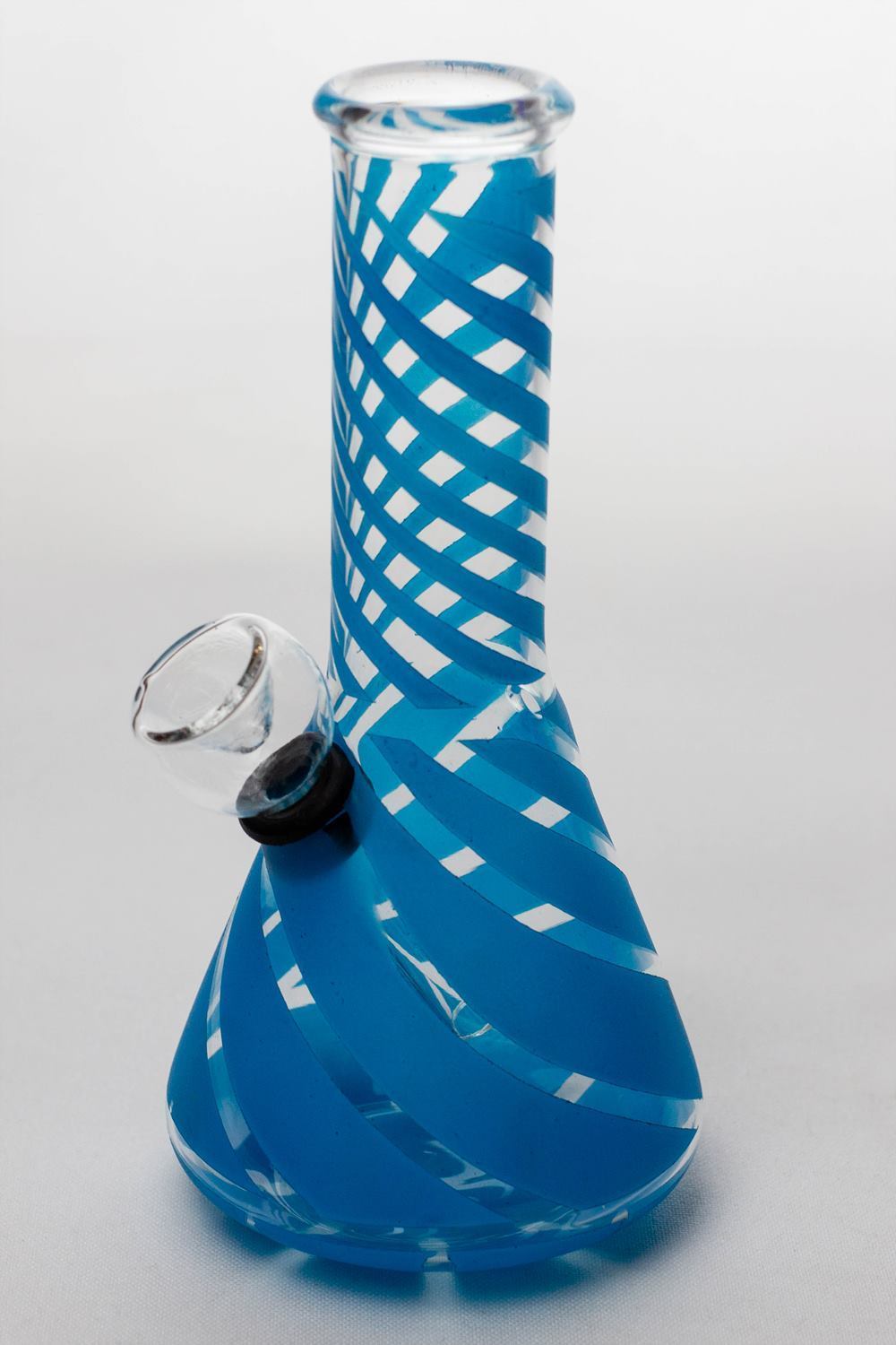 7c6e3cf1-b328-43fe-a9f5-69d1b965f160 6" conical base glass water bong