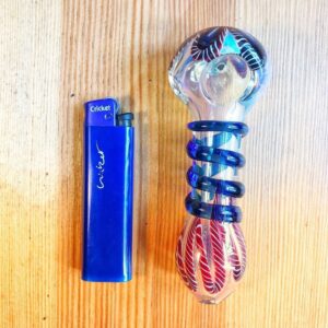 Milli Scheme W/Blue Spiral Glass Orbs Glass Pipe（Random color)
