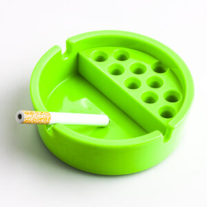 PlasticCigaretteAshtrayPortableAshtraysForSaleFreeShipping_13 Plastic Cigarette Ashtray (Random Color)