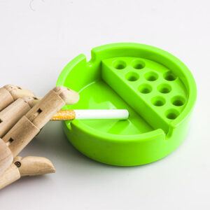 PlasticCigaretteAshtrayPortableAshtraysForSaleFreeShipping_15 Plastic Cigarette Ashtray (Random Color)