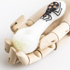 Spider Pattern Glow-In-The-Dark Pipe (Random Color)