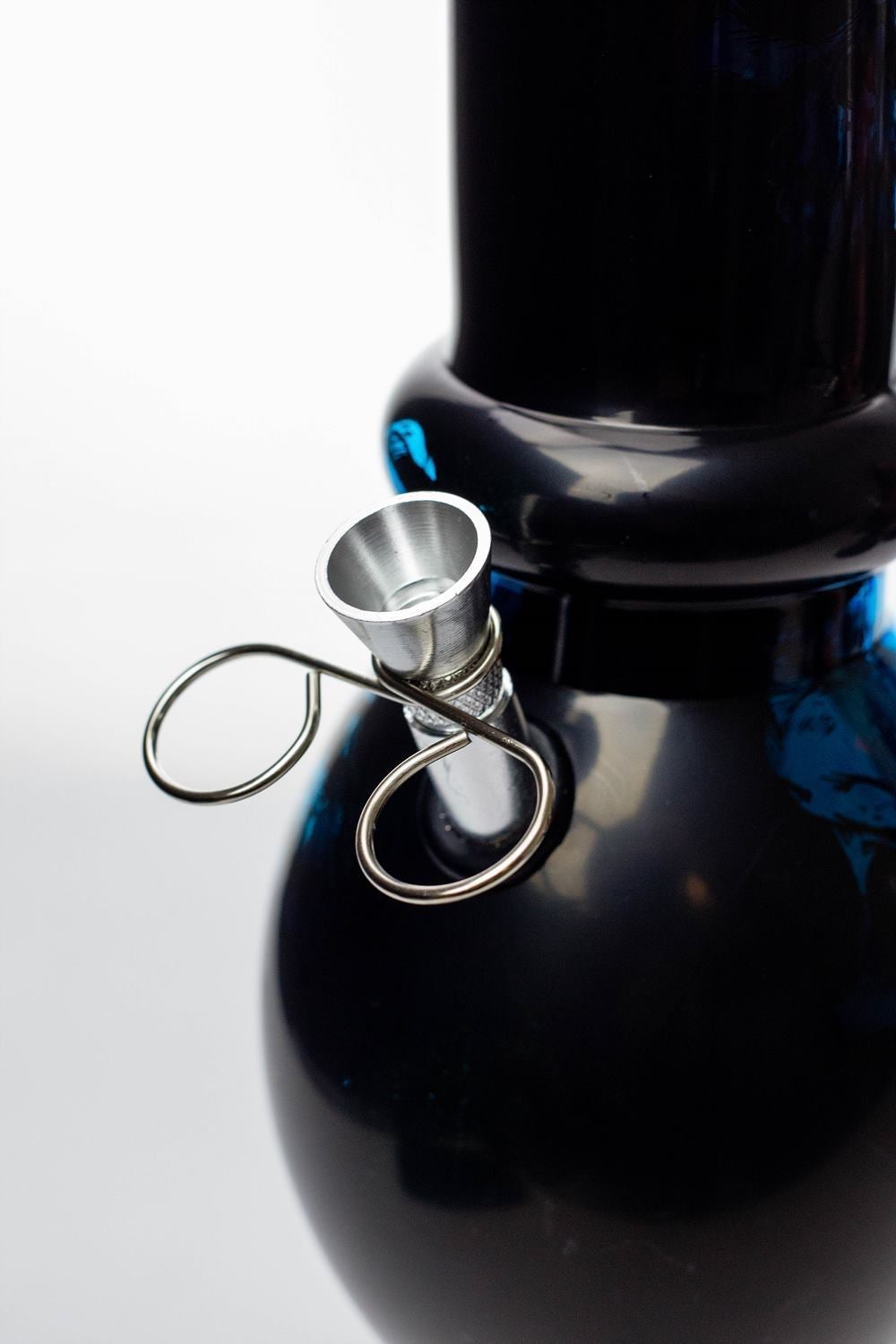 e4fca2ac-2d48-44ad-a962-d1b5e1d353af 12" Skull Pattern Acrylic Bong