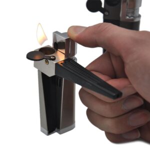 Portable Pipe/Lighter 2in1 Pipe (Random Color)
